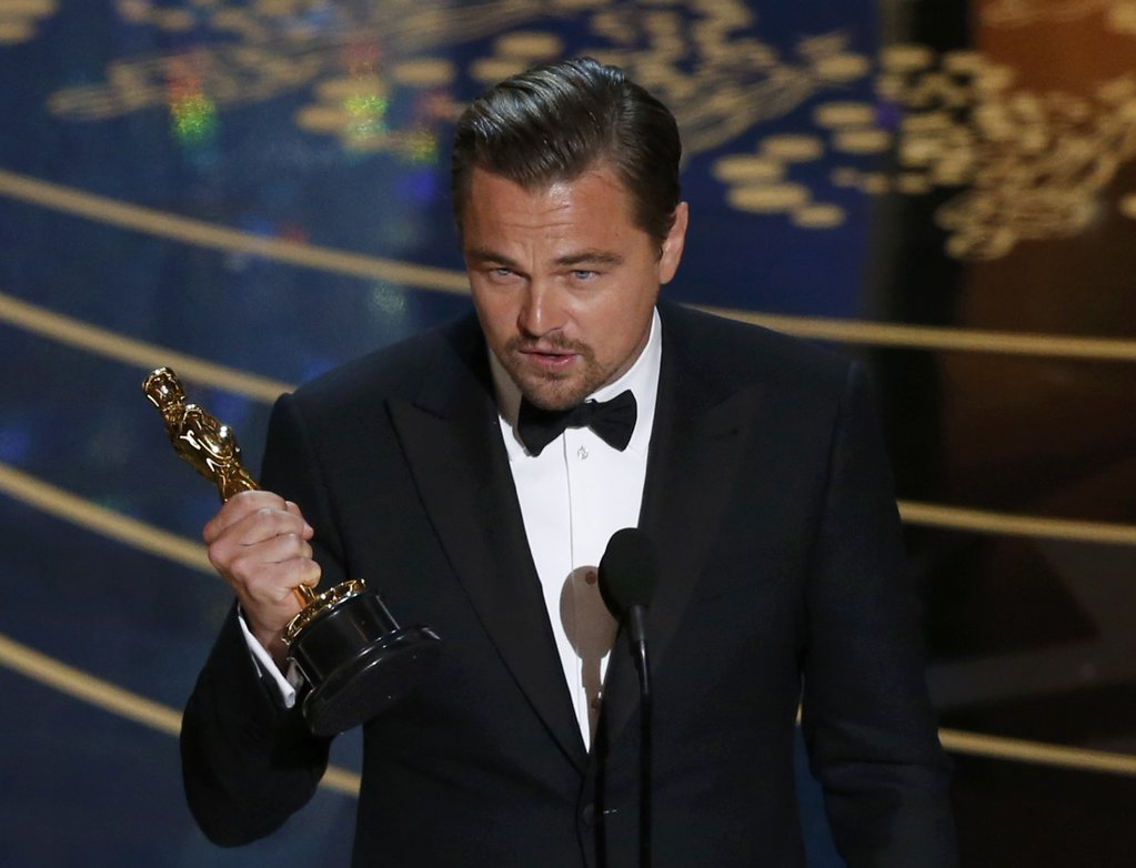 Oscars 2016 Leonardo Dicaprio Finally Wins Best Actor Award Picsvid 