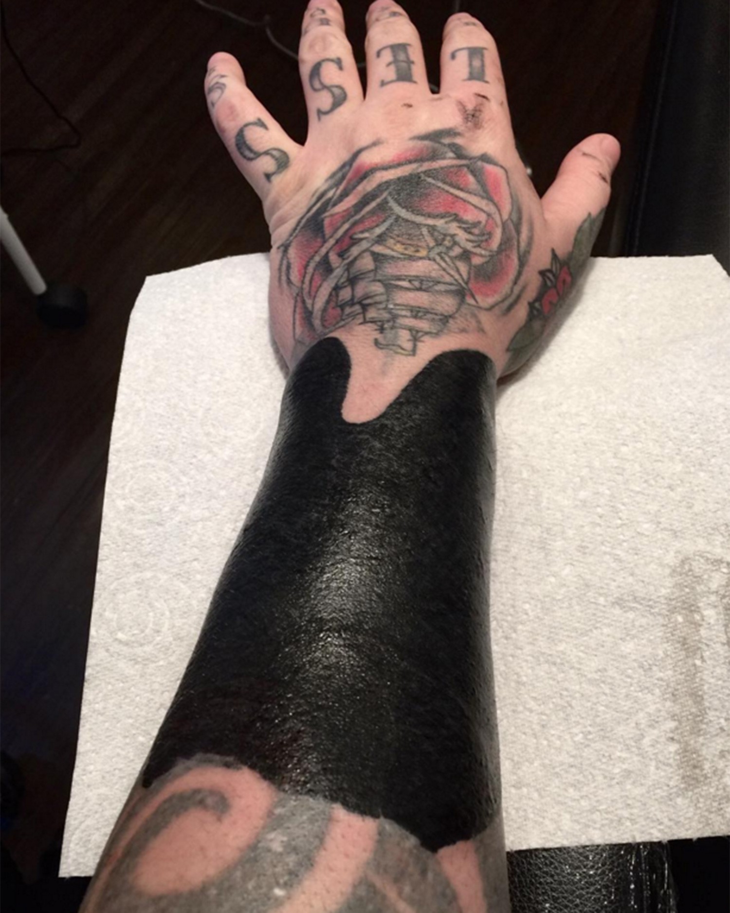 The new tattoo trend is called “blackout tattoos” (pics