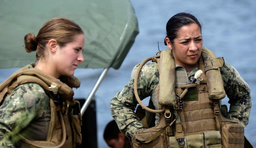 Woman Becomes US Navy’s First Female SEAL Candidate | Protothemanews.com