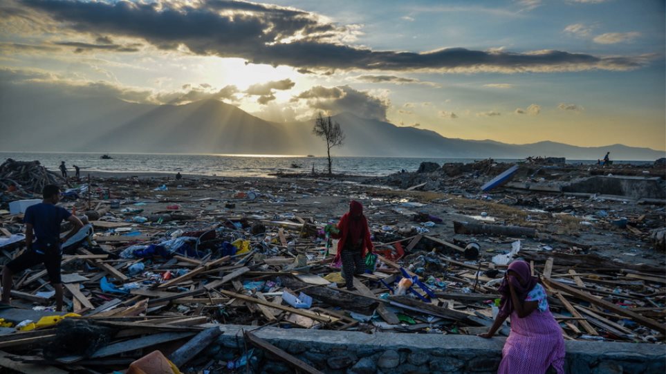 Death Toll Reaches 2,000 In Indonesia After Eartquake & Tsunami ...