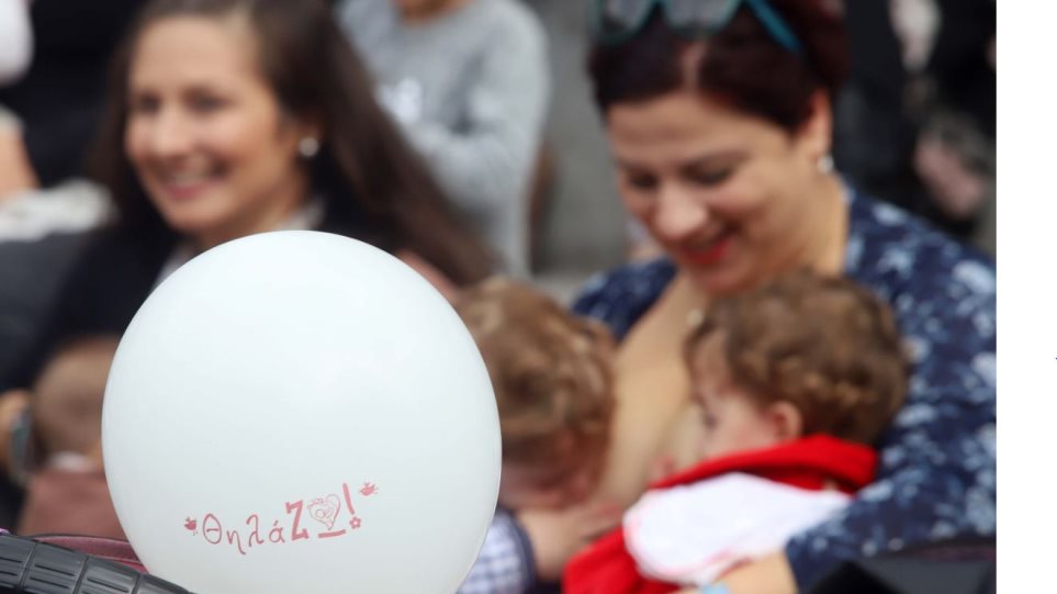 Greek moms do public breastfeeding in Thessaloniki to raise awareness