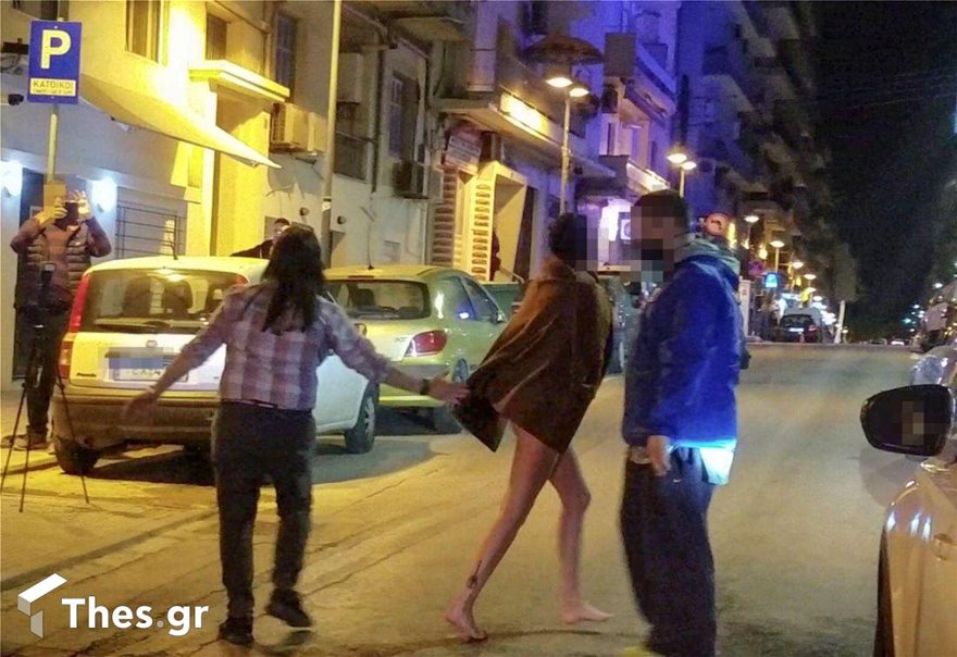 Naked Woman In Thessaloniki Leaves Bystanders Speechless Photos Protothemanews