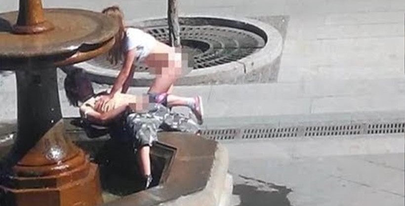 Russia The Couple That Was Filmed Having Sex On A Public Fountain Is