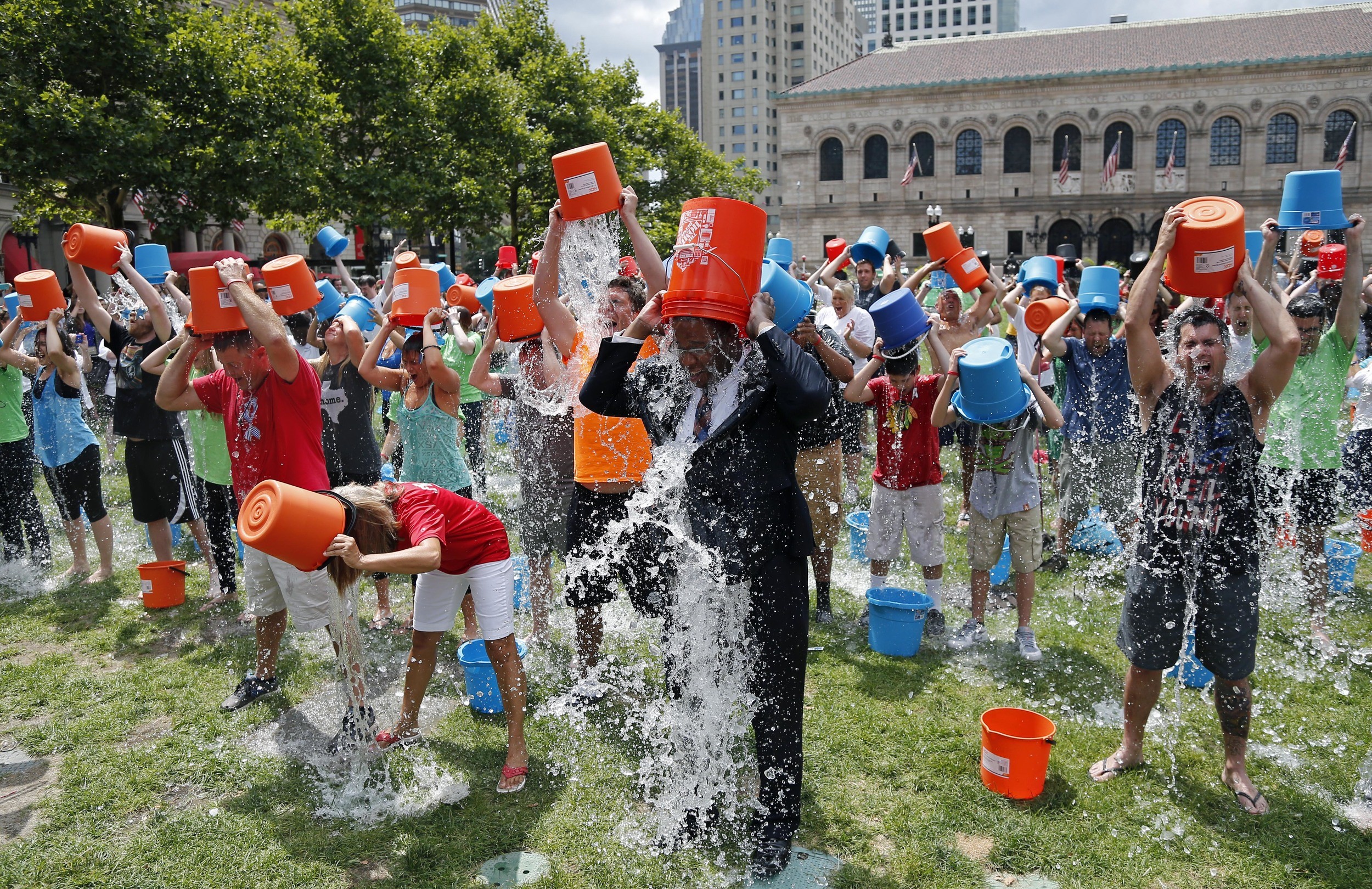 Stars Are Wet And Wild About The ALS Ice bucket Challenge see Viral 