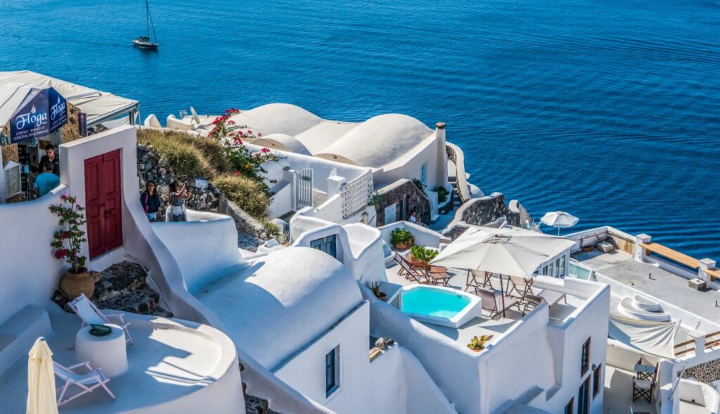 How many islands does Greece have? ProtoThema English