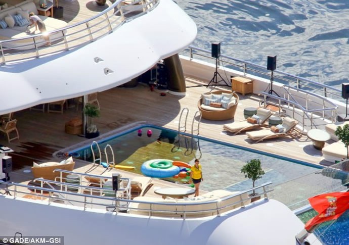 sheikh mansour bin zayed al nahyan yacht