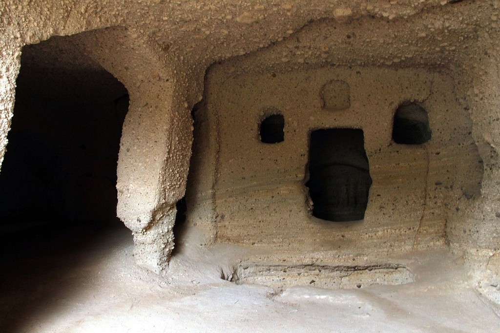 Milos Catacombs: A must-see attraction of great historical value ...