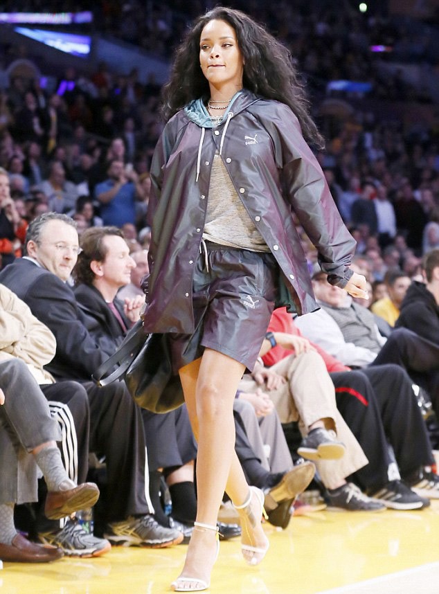 Rihanna and her pair of Tom Ford shoes attended the Lakers-Cavs game ...