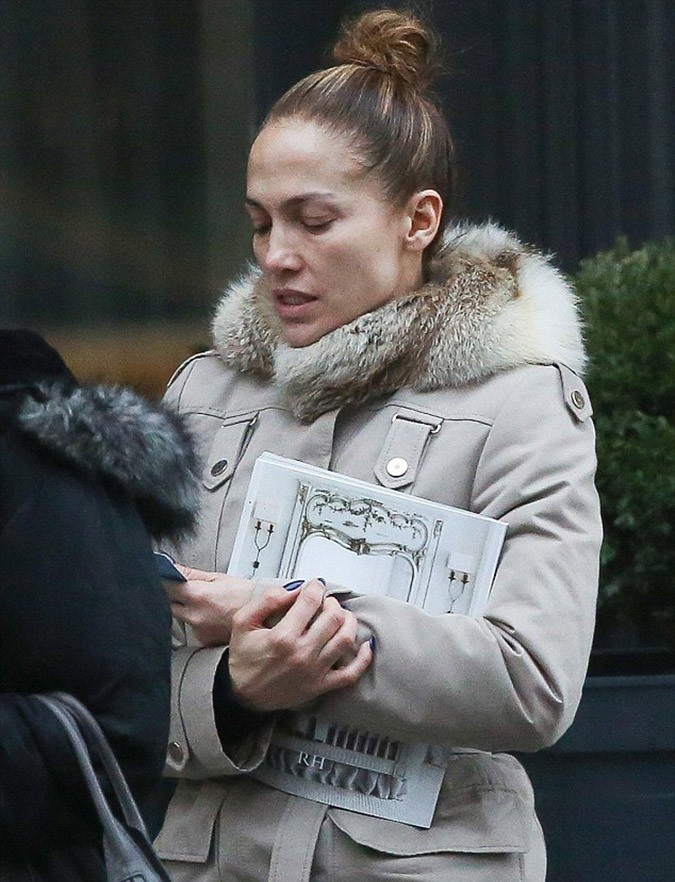 J.Lo without a trace of makeup | protothemanews.com