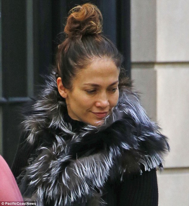 JLo appears with no makeup | protothemanews.com