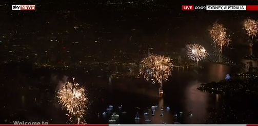 Sydney welcomes 2016 with a spectacular fireworks display (pics+vid ...