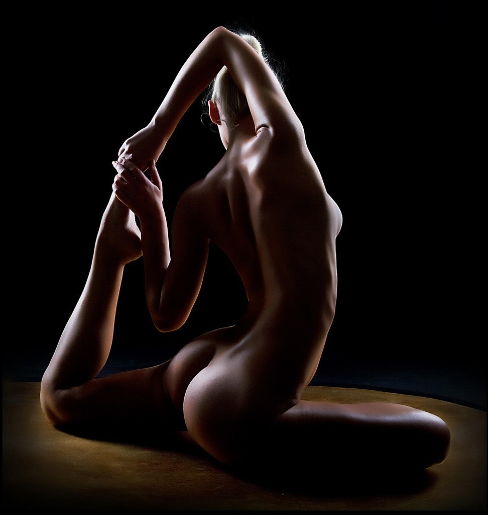 Naked-Yoga-2_2854858a