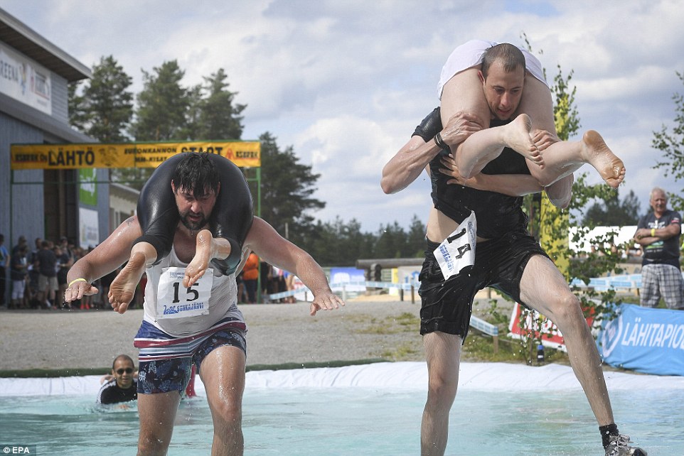 Wife carrying championship (photos+videos)