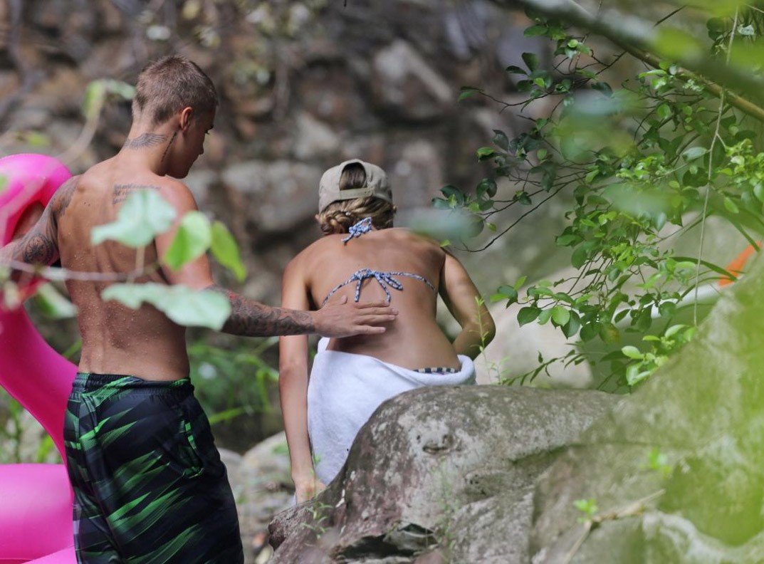 Justin Bieber skinny dipping in Hawaii (photos+video) protothemanews
