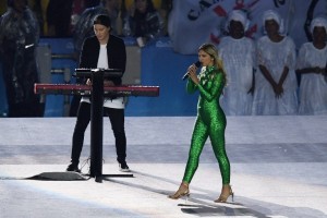 US singer Julia Michaels performs during the closing ceremony of the Rio 2016 Olympic Games at the Maracana stadium in Rio de Janeiro on August 21, 2016. / AFP PHOTO / Martin BERNETTI