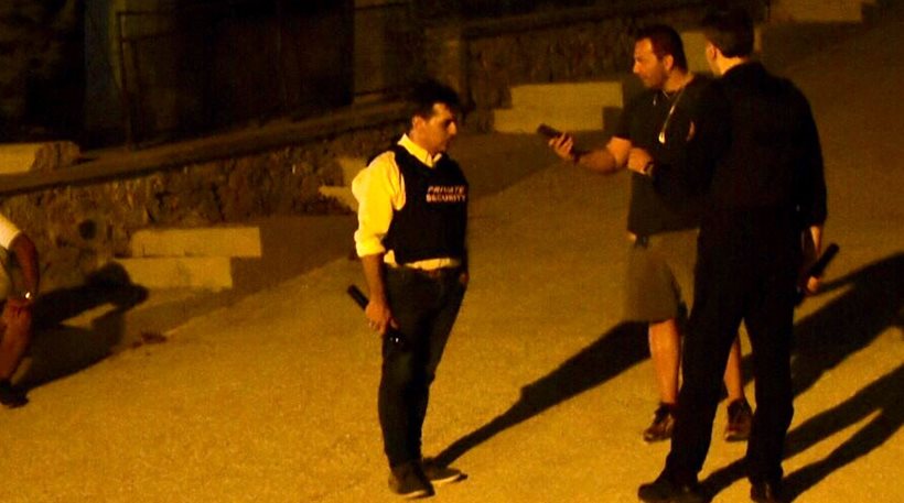 Explosion rocks residence of Athens businessman (photos) - ProtoThema ...