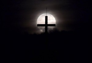 epa05631412 The supermoon rises behind a cross at downtown Beirut, Lebanon, 14 November 2016. The moon is the largest full moon since 1948 also known as the 'supermoon,' when the moon reaches its closest point to Earth. The next time the moon will be this close will be on 25 November 2034.  EPA/WAEL HAMZEH