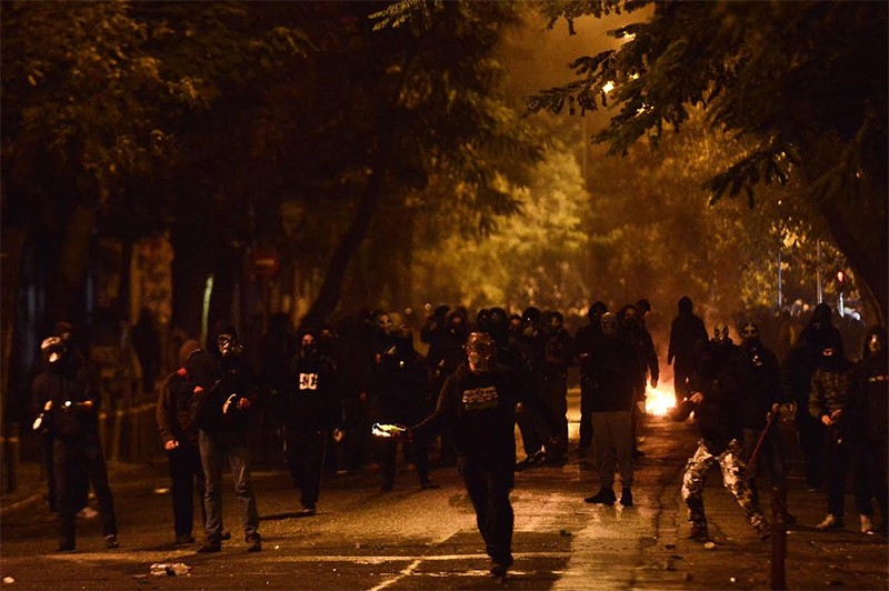 Athens up in flames after police clash with anarchists (photos-videos ...