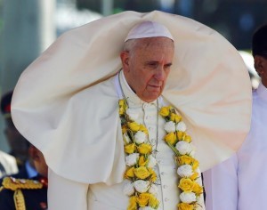 A gust of wind blows the mantle of Pope Francis as he stands next to Sri Lanka's newly elected president Mithripala Sirisena at the Colombo airport.   REUTERS/Stefano Rellandini
