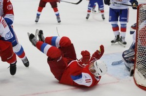 Russian President Vladimir Putin falls down during the 'Night League' teams ice hockey Gala match at the Shayba Olympic Arena in Sochi on May 10, 2017. / AFP PHOTO / POOL / YURI KOCHETKOV