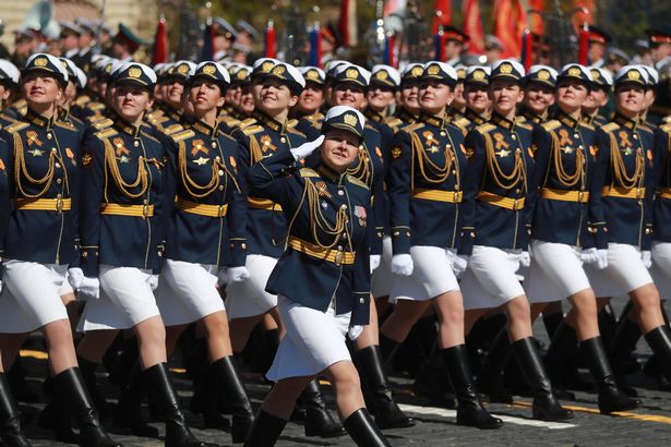 Beautiful Russian soldiers march in Victory Day parade (video ...