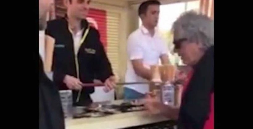 Takis Tsoukalas falls “victim” to Turkish ice-cream man (funny video) |  
