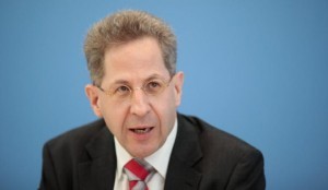 Hans-Georg Maassen, head of the German Federal Office for the Protection of the Constitution (Bundesamt fuer Verfassungsschutz) addresses a news conference to introduce the agency's 2016 report on militant threats to the constitution in Berlin, Germany, July 4, 2017.     REUTERS/Axel Schmidt
