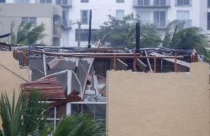 epa06197214 A home with severe roof damage after the full effects of Hurricane Irma struck in Miami, Florida, USA, 10 September 2017. Many areas are under mandatory evacuation orders as Irma Florida.  EPA/ERIK S. LESSER