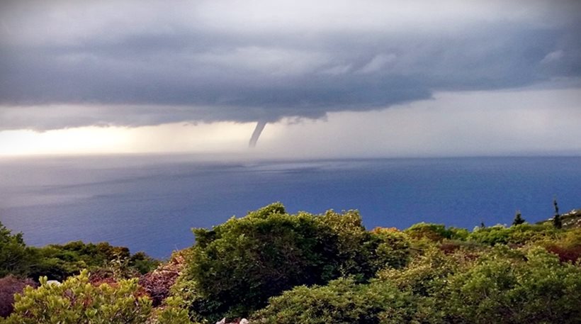 Beautiful water tornado captured on camera in Zakynthos (photo-video ...
