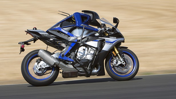 Yamaha’s Motobot takes on MotoGOAT Valentino Rossi in a lap-time ...
