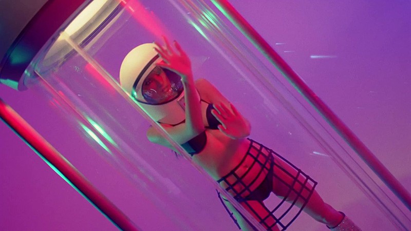 Sexy Alessandra Ambrosio dances in space! (video-photos) - ProtoThema ...