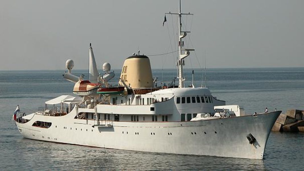 yacht di onassis