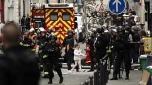 epa06802681 A woman and a young girl (C) are evacuated by police forces during a hostage taking situation in Rue des Petites Ecuries, in Paris, France, 12 June 2018. An armed man carrying a bomb and handgun is allegedly holding two hostages, according to some reports.  EPA/YOAN VALAT