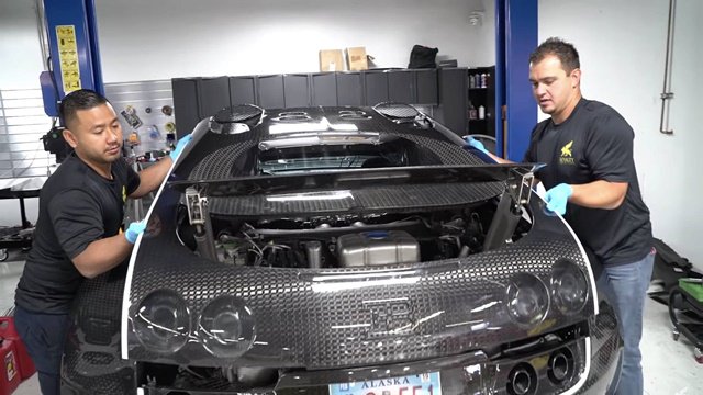 How much does it cost to change oil in a Bugatti Veyron! (video