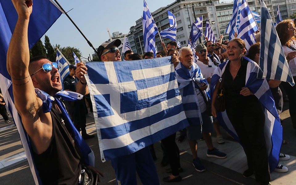 Greek protesters clash with police over “Macedonia” deal (VIDEOS-PHOTOS ...