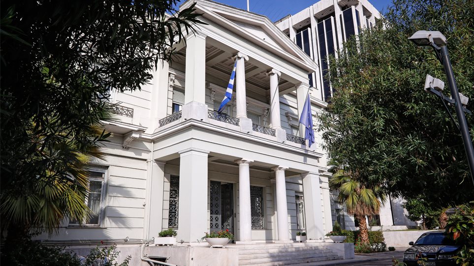 Greek Foreign Ministry evacuated due to suspect package (photos ...