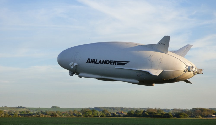 Airlander 10: World's largest aircraft gets back in the air (photos ...