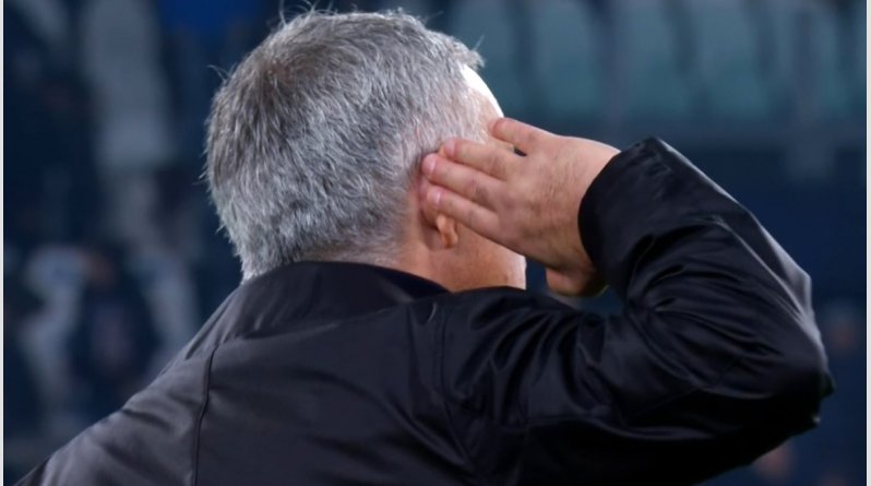 Watch Mourinho Cup The Ear To The Juve Fans photos video ProtoThema 