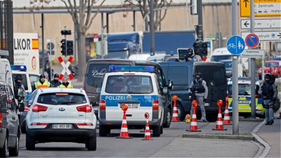 Car plows into bus stop in Germany killing one person - ProtoThema English