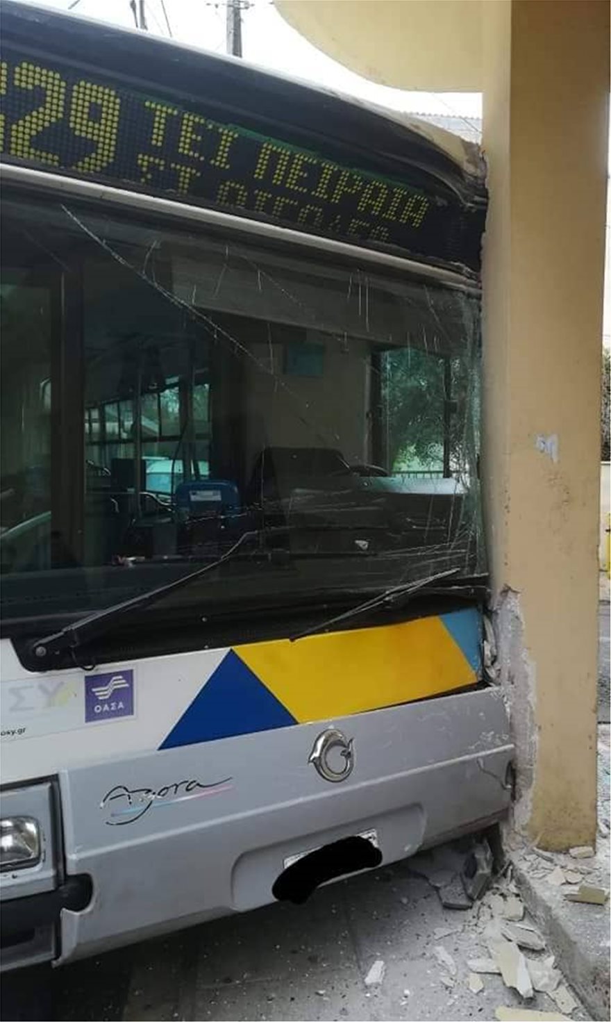 Two buses crash in Athens (photos-video) | protothemanews.com