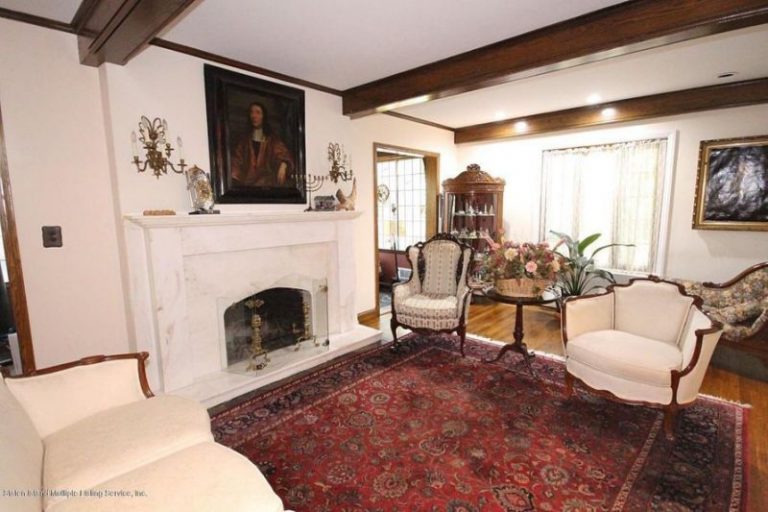 The famous house from The Godfather is for sale (photos) - ProtoThema ...