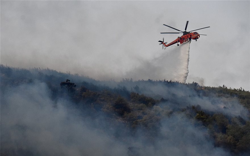 Two fires burning in east Attica (photosvideos)