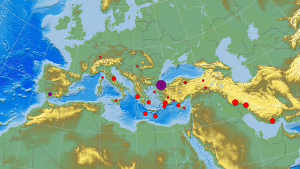 A 5.8 Richter earthquake shakes Turkey for almost 15 seconds