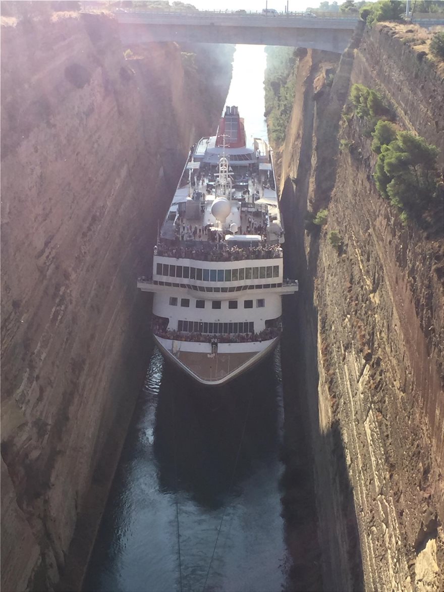 Incredible Photos Of Longest Cruise Ship Ever Passing Through Isthmus