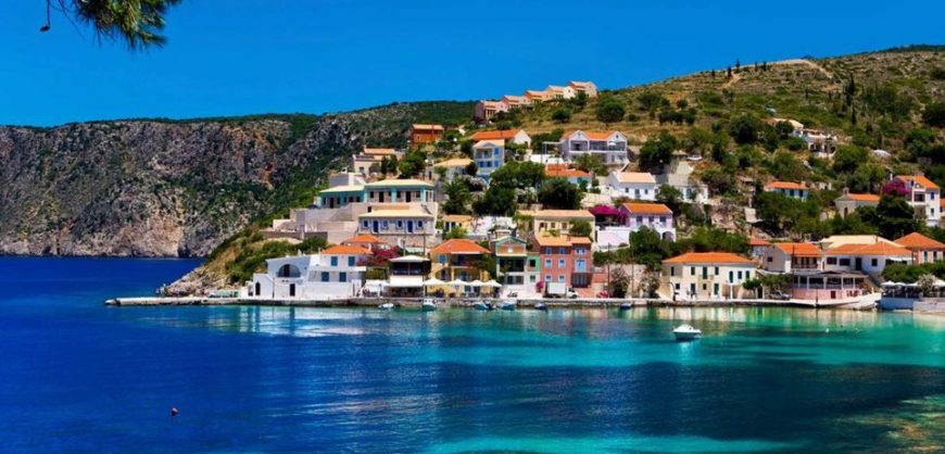 TUI rep: There is a rise in demand for holidays in Greece ...
