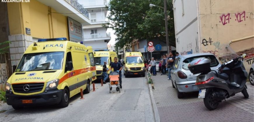 Kozani: Man stormed Tax Office with an axe and attacked employees ...
