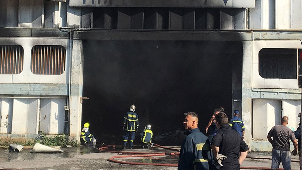 Large fire burning in Attica factory (photos-videos) | protothemanews.com
