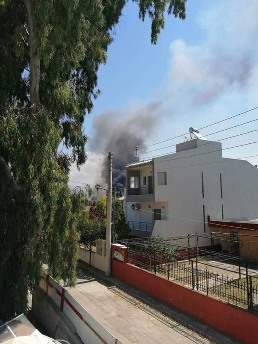 UPD - Fire of fuel truck in Elefsina under partial control (video ...