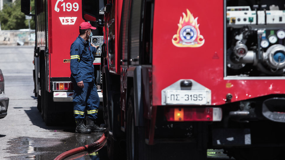UPD - Fire of fuel truck in Elefsina under partial control (video ...
