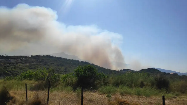 Samos: The fire in Vourliotes is out of control – Kokkari & hotels were ...